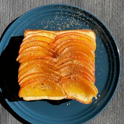 簡単にかわいいトーストができて
テンションが上がりました^_^
お味もとっても美味しくてりんごが旬の時期にまた作りたいと思います！